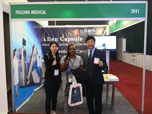 飛龍醫(yī)療外星艙合影留念 飛龍醫(yī)療外星艙合影留念