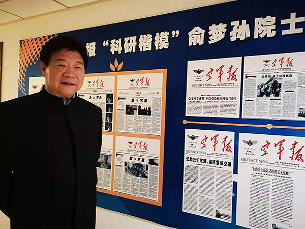 飛龍醫(yī)療董事長了解全軍航空醫(yī)學(xué)工程重點實驗室 (4)